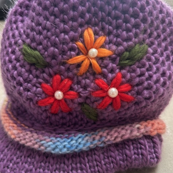 Hand crochet womens purple hat with flowers pearl centers and short visor - Picture 4 of 6